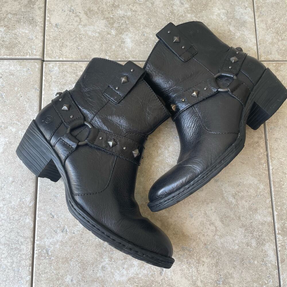 Born Western Moto Black Leather Silver Studs Womens Size 7 Ankle Biker Boots